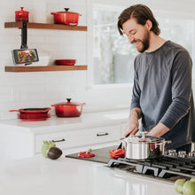 Load images into the gallery viewer,スマホホルダー コンパクト 軽量 ハンズフリー 便利 いつでもどこでも スマホスタンド 折りたたみ 角度調整 縦置き 横置き 角度調整可能 360度回転 機内 車内 車載 テレワーク オンライン授業 ベビーカー 自撮り スマホ スタンド ホルダー 挟む 簡単装着 会社 自宅