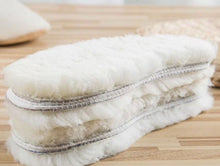 Load images into the gallery viewer,暖かい ふわふわ インソール ホワイト 白 選べるサイズ 22.5cm ~27.5cm 天然羊毛100% 中敷き もこもこ ウール 柔らかい ボアインソール 極厚 保温 防寒 吸水 防臭 ムレない 温かい 冷え性