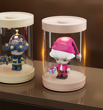 Load images into the gallery viewer,(新品アウトレット)フィギュアケース led ディスプレイケース コレクションケース ライト センサー付 円柱ケース 透明ケース 組み立て簡単 頑丈 防汚れ フィギュア 収納 ふた付き コンパクト おしゃれ 間接照明 飾り用 展示用 プレゼント 円柱 ディスプレイ コレクション