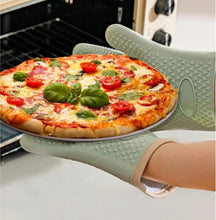 Charger l'image dans la galerie, オーブンミトン 両手セット 選べる2色 耐熱 ミトン シリコン グローブ ヒモ 付き 防水 高品質 シリコン製 断熱 耐久性 手袋 ディンプルメッシュ 滑り止め やけど 防止 丸洗い 食洗器 対応 お手入れ 簡単 持ち運び 便利 オーブン レンジ 料理 お菓子作り バーベキュー 鍋