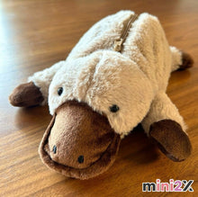 Charger l'image dans la galerie, カモノハシ ペンケース ペン入れ ぬいぐるみ 可愛い アニマル 筆箱 ポーチ かわいい 水族館 動物 もこもこ ふわふわ 大容量 多機能 グッズ 高校生 中学生 女の子 学生 お祝い 新学期 入学 進学 子供 誕生日 ハロウィン クリスマス プレゼント 贈り物 グッズ ブラウン