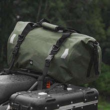 Charger l'image dans la galerie, バイク ツーリング バッグ 自転車 キャンプ 完全 防水 40L エアバルブ搭載 ツーリング用 防水 キャンプ アウトドア ハンドバッグ バックパック ショルダーバッグ ツーリングバッグ メンズ レディース 日帰り 旅行 大容量 シンプル おしゃれ 軽量 ヘルメット 収納 キャンプ