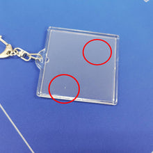 Load images into the gallery viewer,【アウトレット 傷あり 外装パッケージ無し】 ビックリマン シール 対応 チョコシール ウエハース 対応 キーホルダー 48mm 52mm 両方 対応 2個セット 透明 ビックリマンファイルと一緒に!四方のシールに対応 ビックリマン 呪術廻戦 シール 用 チョコシール キーホルダー