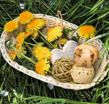 Load images into the gallery viewer,9個入り おもちゃ ハムスター ウサギ 草編みのボール 安心 安全 天然素材 手作り ブランチラタンボール ラビット ナチュラル 噛む玩具 天然素材 ストレス解消 ストレス発散 健康 モルモット 鳥 ネコ 動物 アニマル 玩具 オモチャ げっ歯類 プレゼント ギフト 贈り物