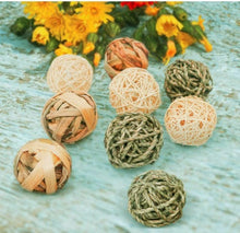 Load images into the gallery viewer,9個入り おもちゃ ハムスター ウサギ 草編みのボール 安心 安全 天然素材 手作り ブランチラタンボール ラビット ナチュラル 噛む玩具 天然素材 ストレス解消 ストレス発散 健康 モルモット 鳥 ネコ 動物 アニマル 玩具 オモチャ げっ歯類 プレゼント ギフト 贈り物