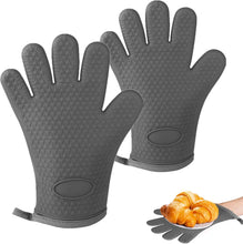 Charger l'image dans la galerie, オーブンミトン 両手セット 選べる2色 耐熱 ミトン シリコン グローブ ヒモ 付き 防水 高品質 シリコン製 断熱 耐久性 手袋 ディンプルメッシュ 滑り止め やけど 防止 丸洗い 食洗器 対応 お手入れ 簡単 持ち運び 便利 オーブン レンジ 料理 お菓子作り バーベキュー 鍋
